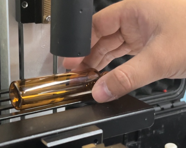 Medical Glass Bottle Thickness Detection with SinceVision Spectral Confocal Displacement Sensor
