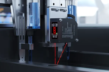 Height Guidance for Lithium Battery Pack Dispensing with Laser Displacement Sensor